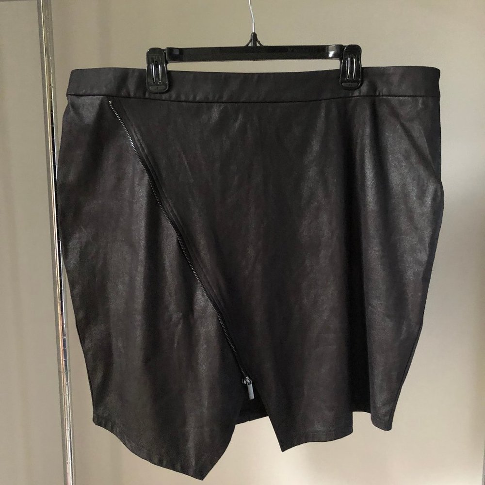 JUNAROSE 2X black asymmetrical mini skirt NWT